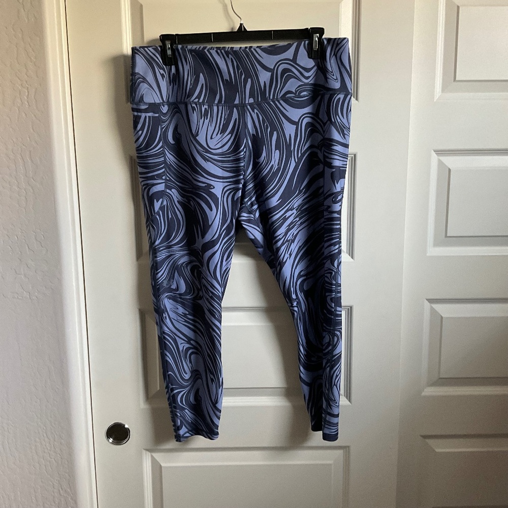 Under‎ Armour Blue Swirl Pattern Cropped Compression Leggings - Size 3X